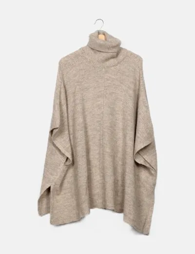 Bershka Poncho punto beige oversize y cuello vuelto