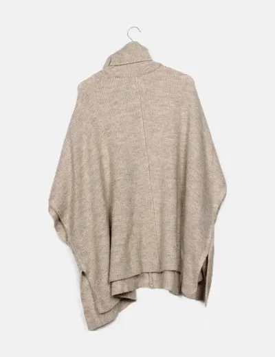 Bershka Poncho punto beige oversize y cuello vuelto