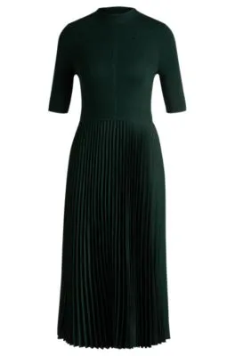 Vestido de manga recortada con falda plisada